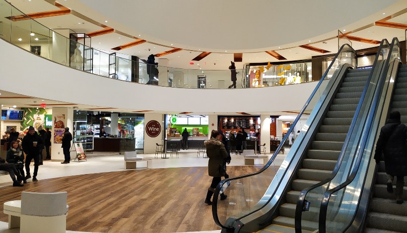 مرکز خرید یورکویل ویلیج در تورنتو