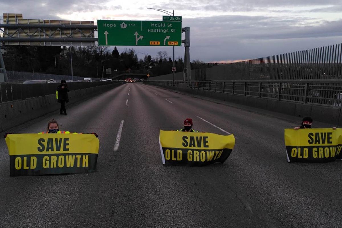 تظاهر کنندگان دراوج ترافیک پلی در منطقه ونکوور بزرگ را مسدود کردند